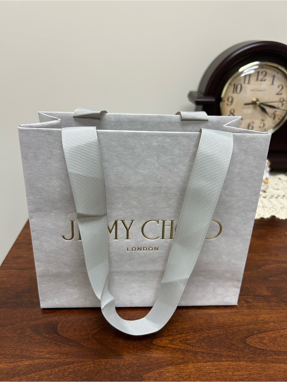Jimmy Choo Light Cream Glossy Eyewear Case with gray gift bag. - Picture 7 of 9